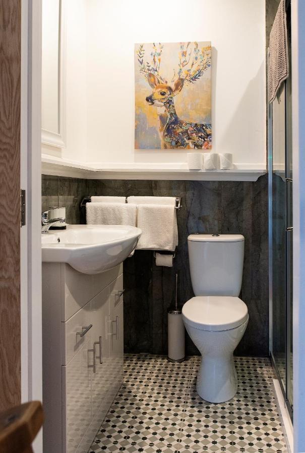 Kylemore House Boutique Apartments - Connemara Suite Dış mekan fotoğraf